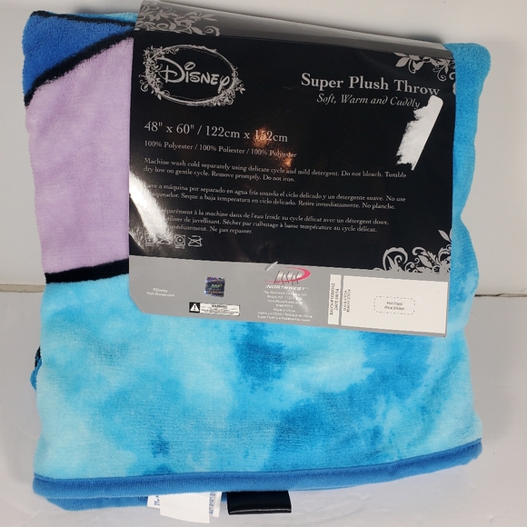 Disney Stitch Beach Scene Super Plush Throw Blanket NWT 48" x 60" - Picture 3 of 3